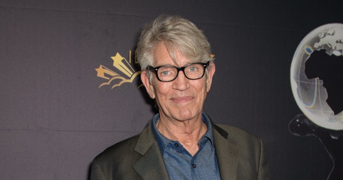 Eric Roberts Plays Coy When Asked About His Family Reading His Memoir