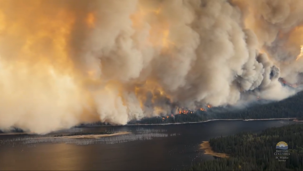 'Extremely vigorous' wildfire activity in central B.C. prompts crews to back off for safety