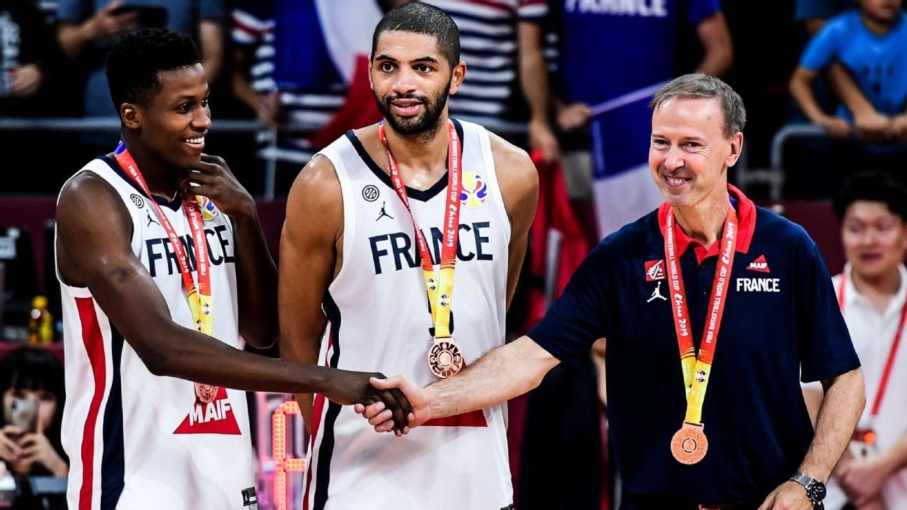 France's hoops coach steps down after 15 years