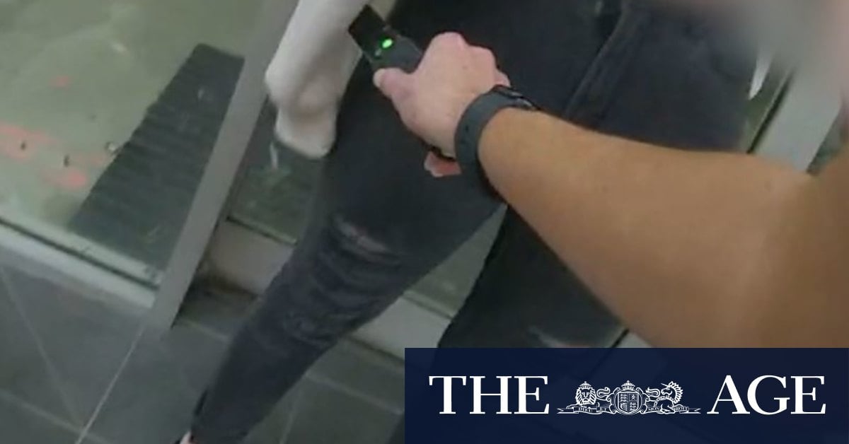 Girl from NSW charged for carrying knife in Queen St Mall