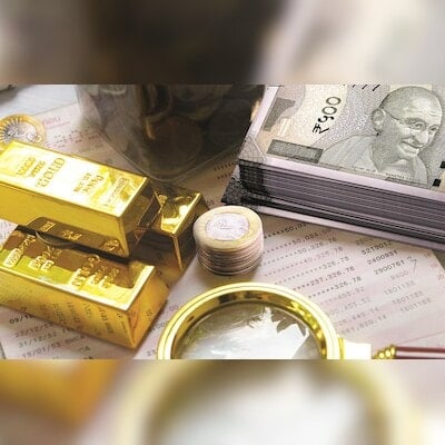 Gold falls Rs 10, silver down Rs 100, yellow metal trading at Rs 72,750/10g