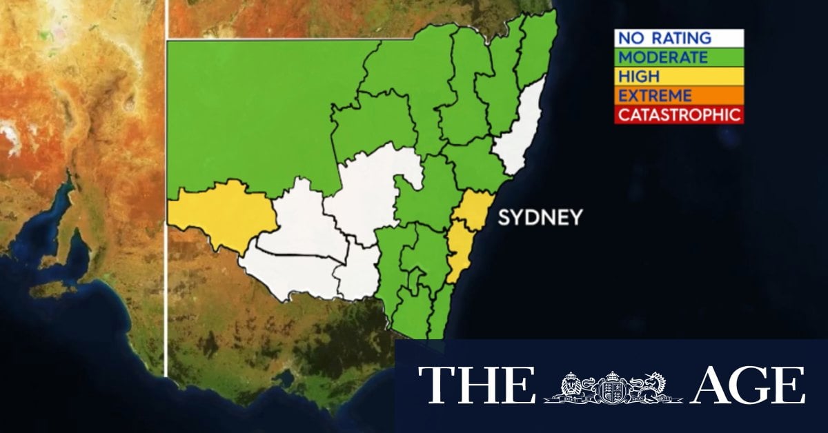 Greater Sydney and the Illawarra region on high fire alert today as temperatures hit the 30s