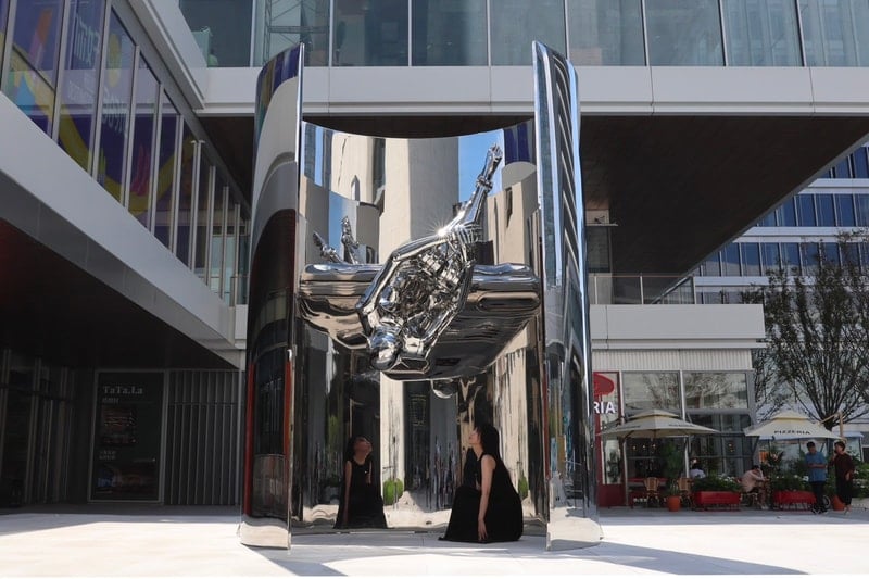 Hajime Sorayama Unveils Sleek Public Art Sculpture in Shanghai