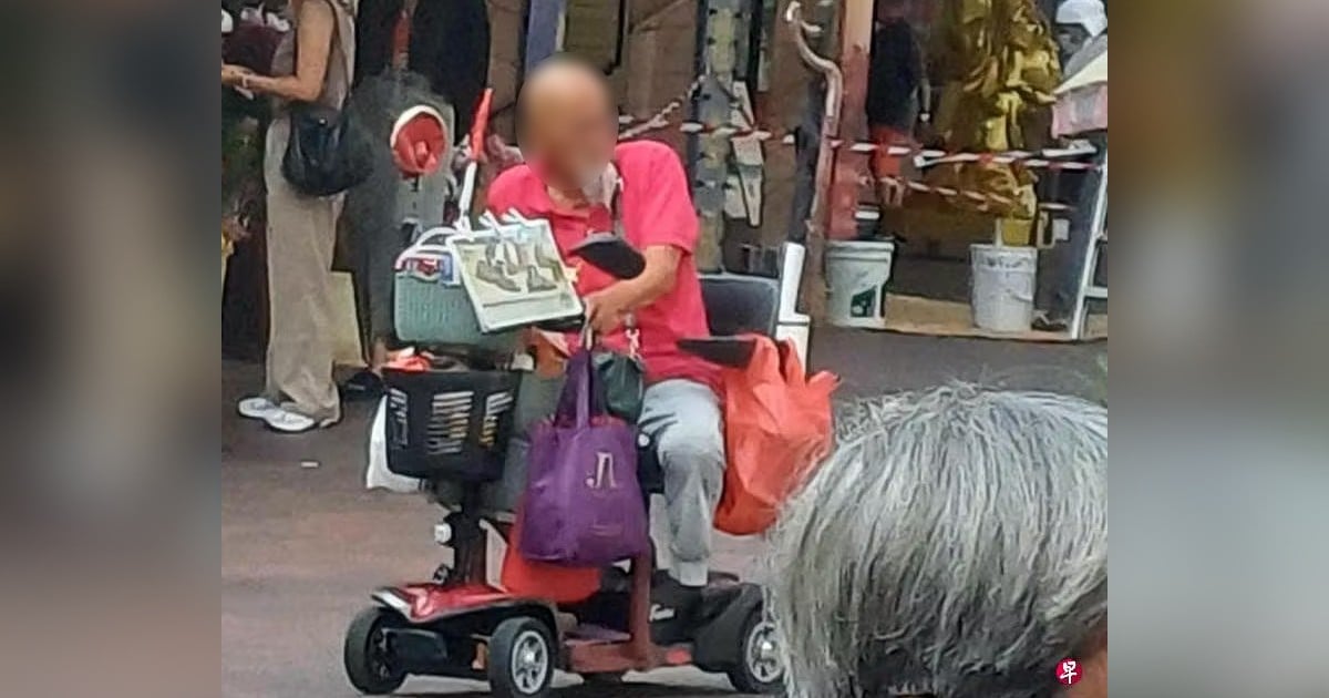 'He treats the street as his territory': Tissue seller outside Bugis temple accused of bullying fellow vendors