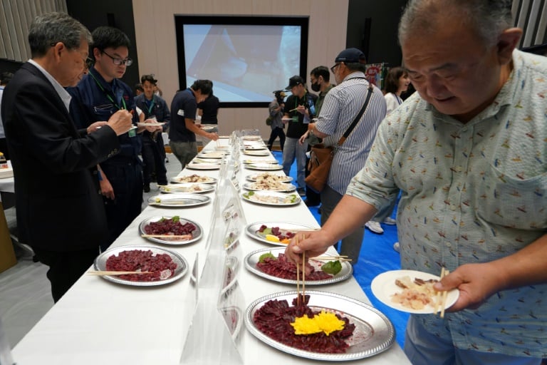 Hearts, tails and blubber at Japan fin whale tasting event