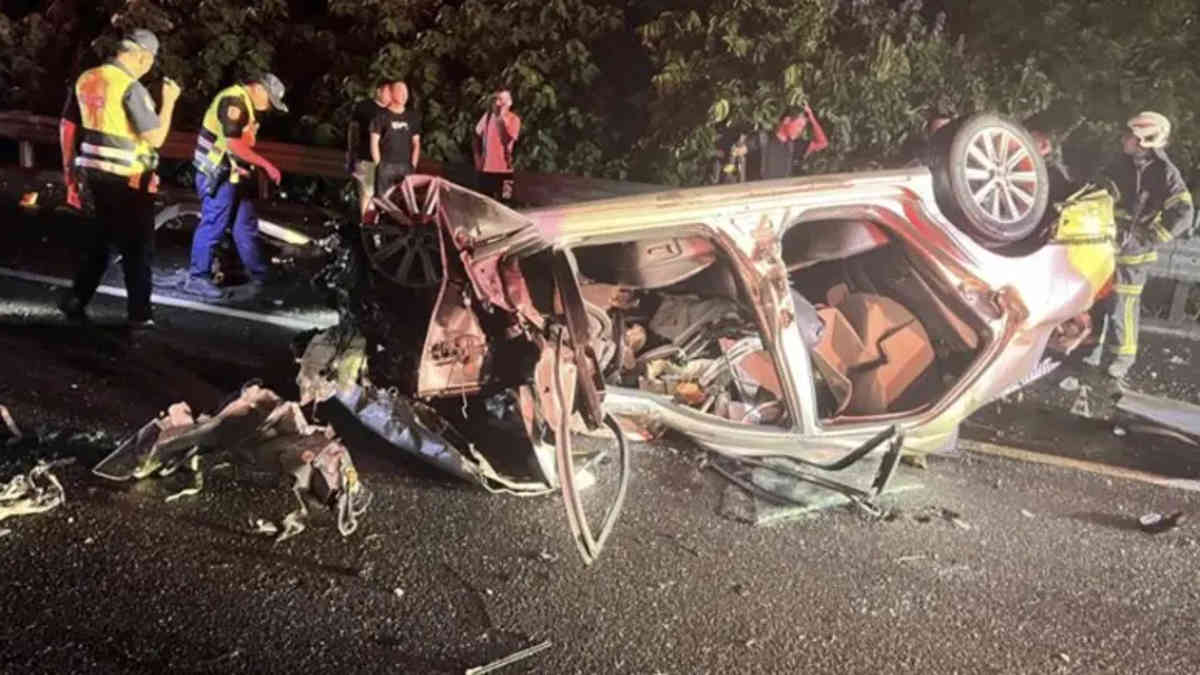 High-speed chase ends in horror freeway crash leaving 3 dead, 1 injured