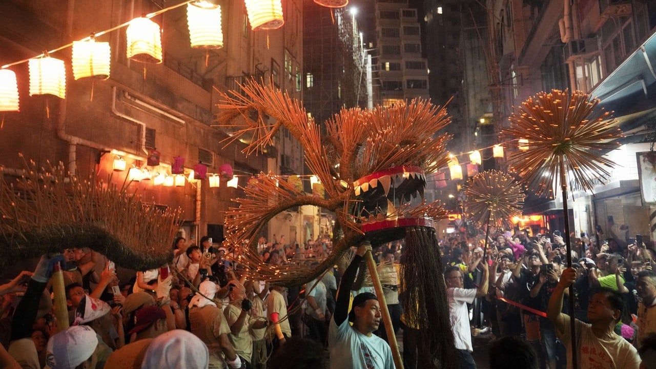 Hong Kong restaurant receipts drop 10% over Mid-Autumn Festival as residents head across border