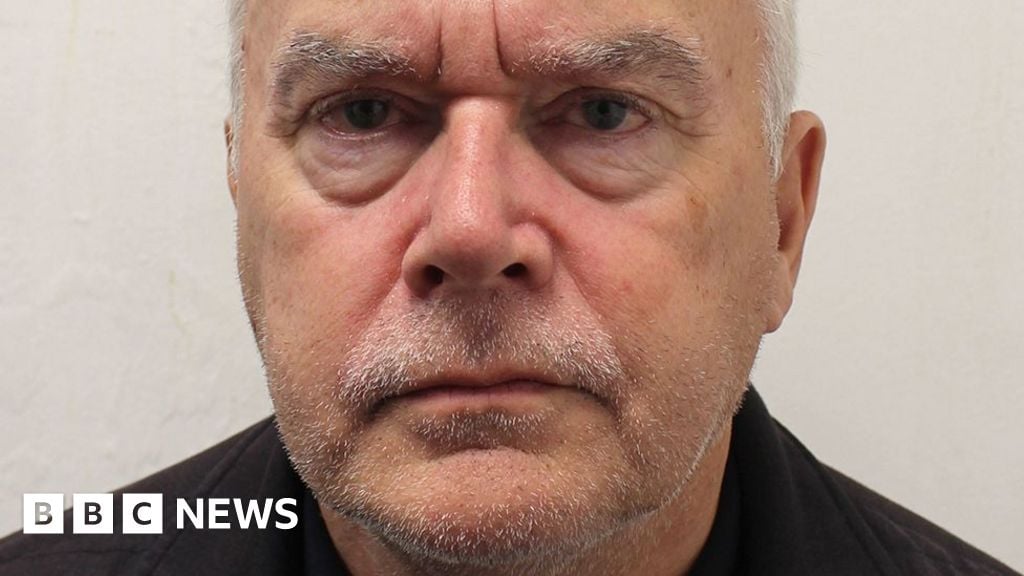 Huw Edwards given suspended sentence for child abuse image offences