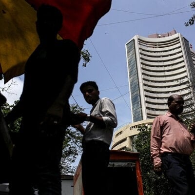 Indian shares hit record highs helped by gains in IT and consumer firms