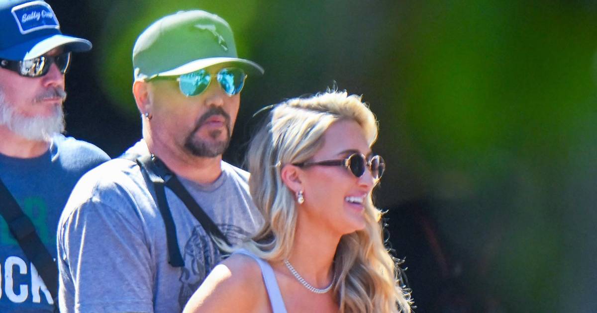 Jason Aldean and Wife Brittany Pack on PDA During Family Disneyland Trip