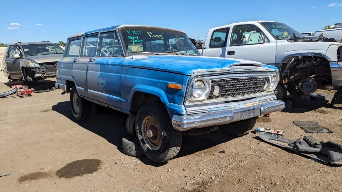 Junkyard Gem: 1975 Jeep Wagoneer