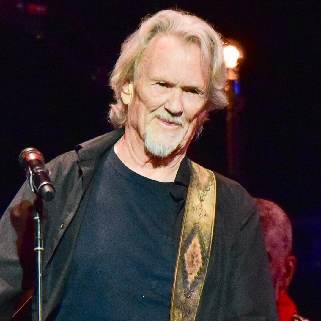  Kris Kristofferson, A Star Is Born Actor & Country Singer, Dead at 88 