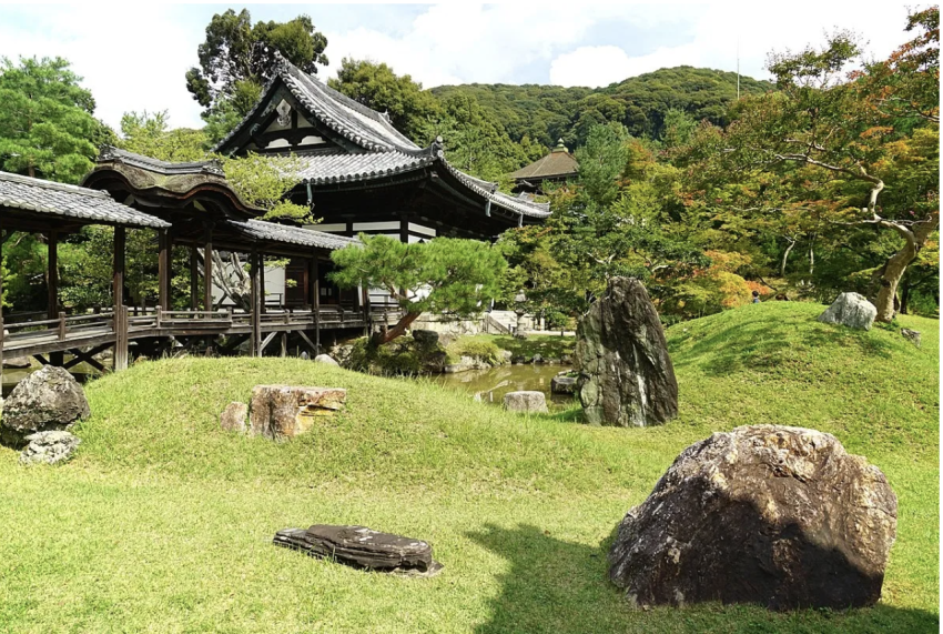 Kyoto temple suffering from littering tourists claiming not to understand Japanese verbal warning