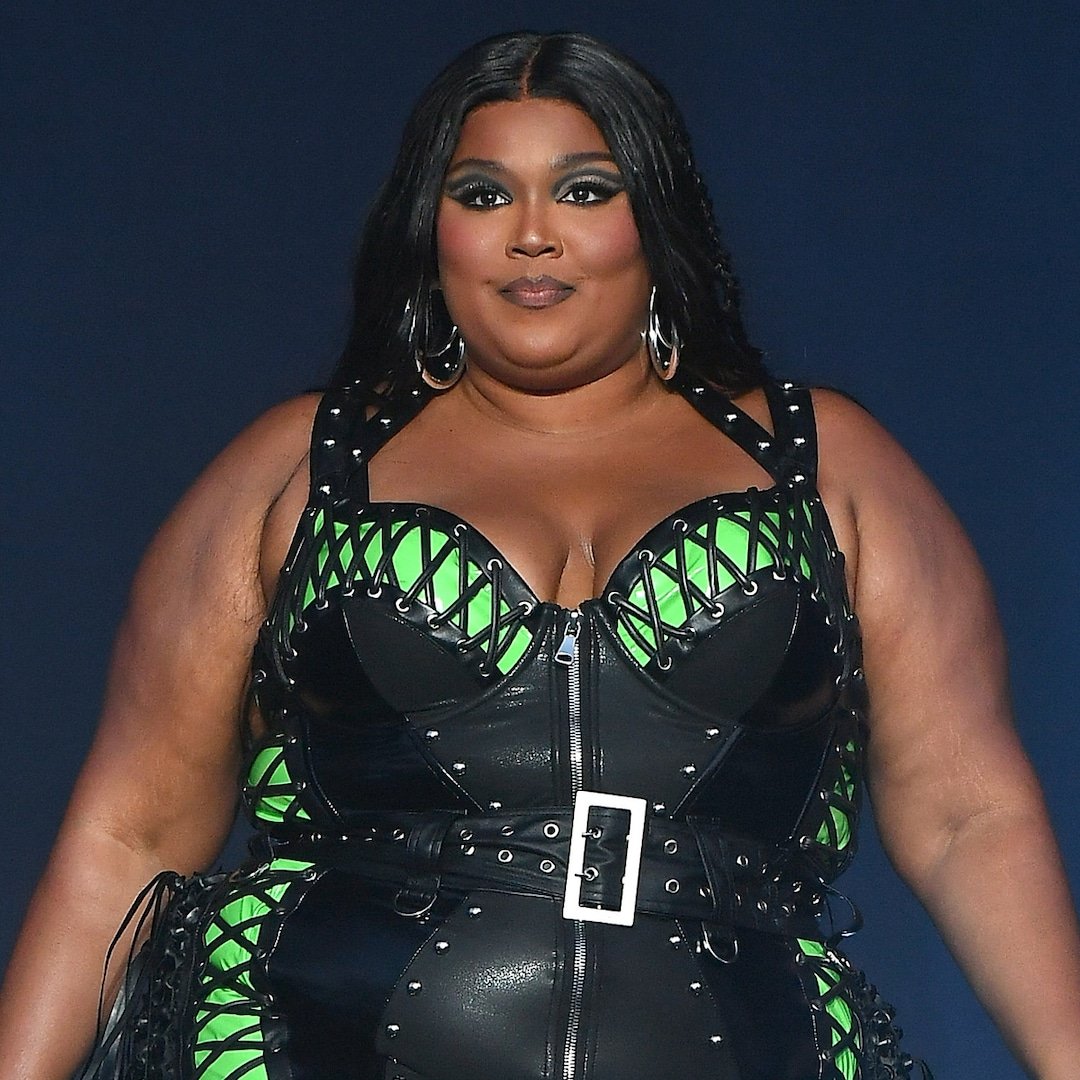  Lizzo Unveils Before-and-After Look at Weight Loss Transformation 