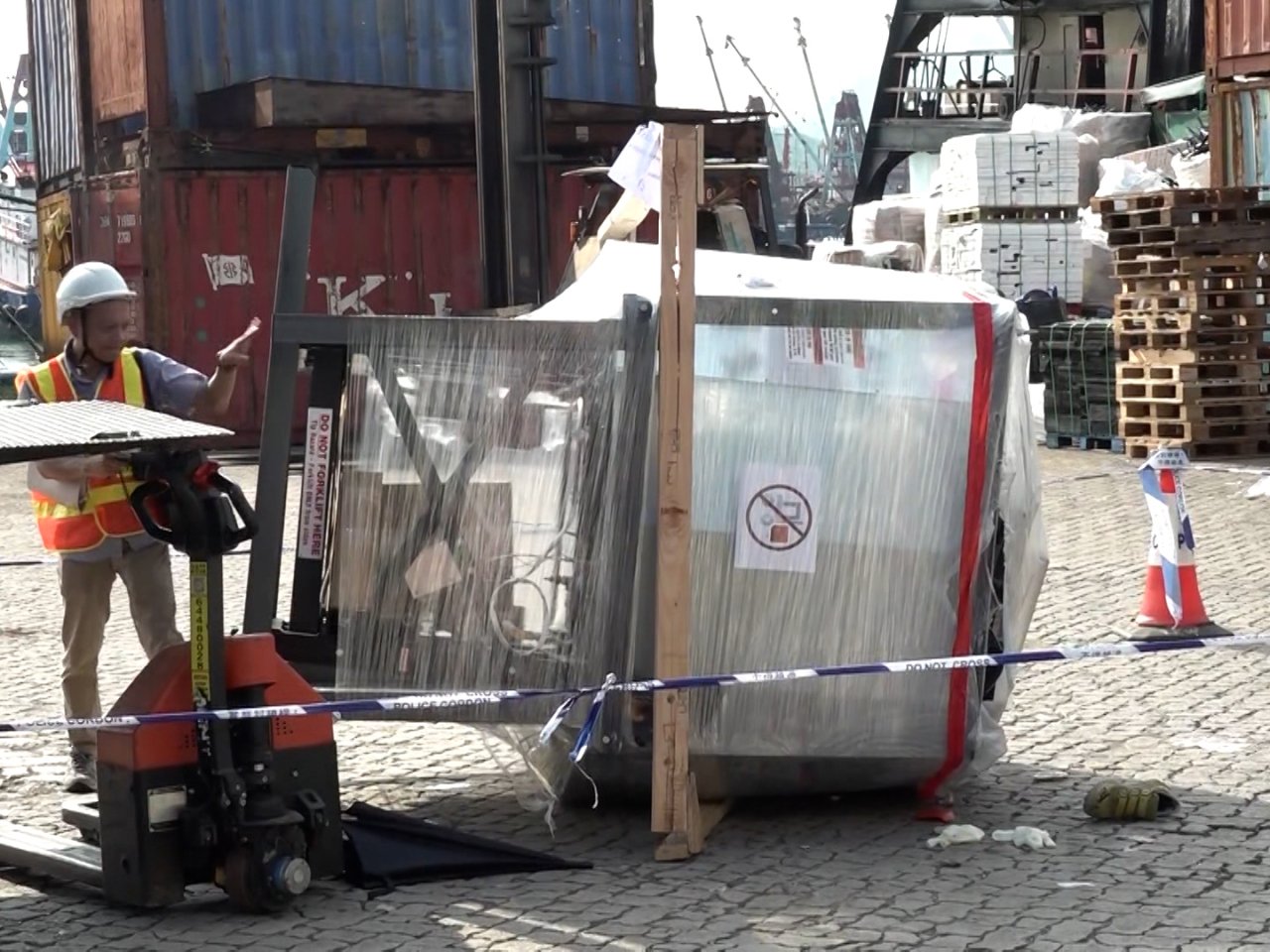 Man killed as industrial oven falls off lorry