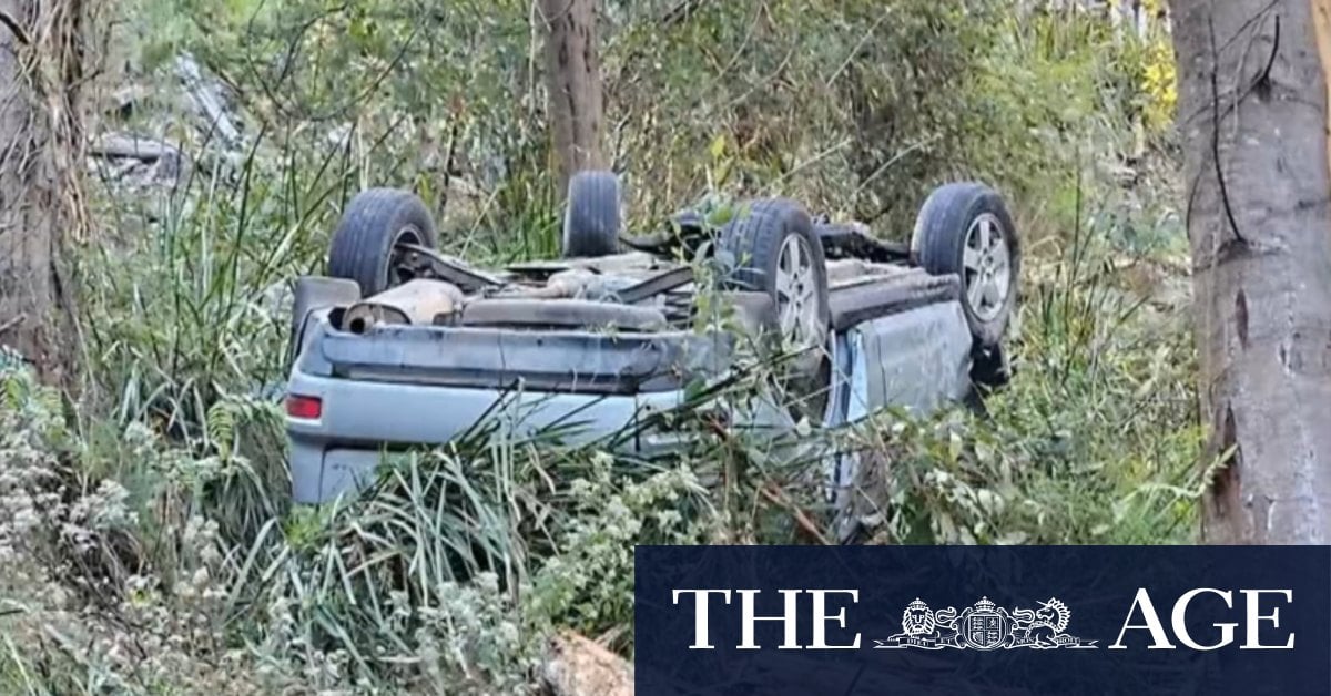 Man trapped overnight after car plunges off cliff in Melbourne's outer east