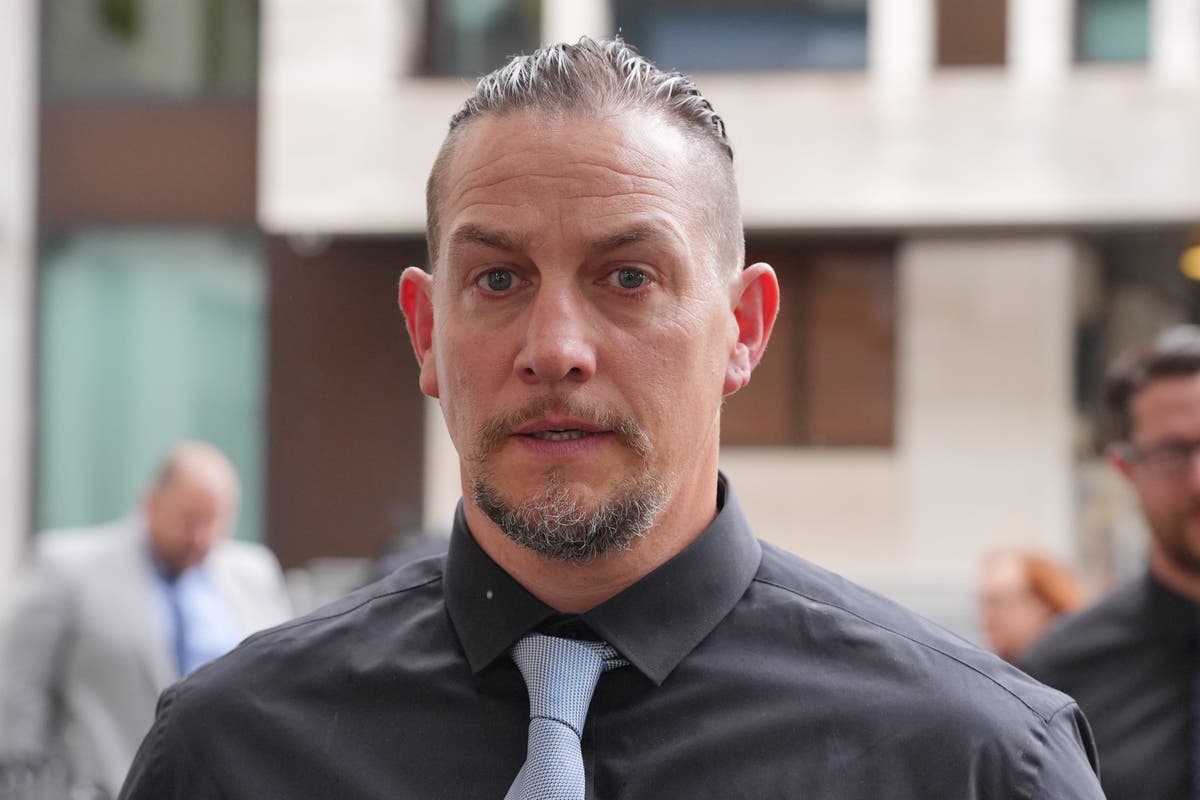 Met police officer's conviction over assault on woman on Croydon bus quashed