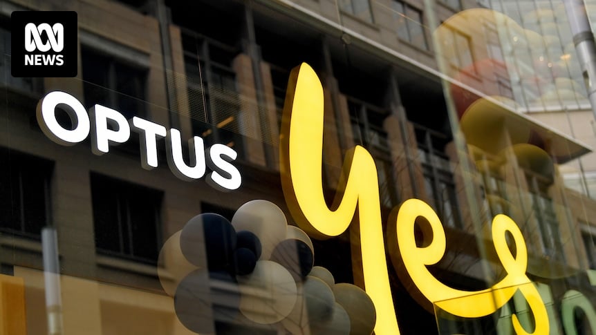 Optus should be forced to pay in the event of another outage, a Senate committee has found