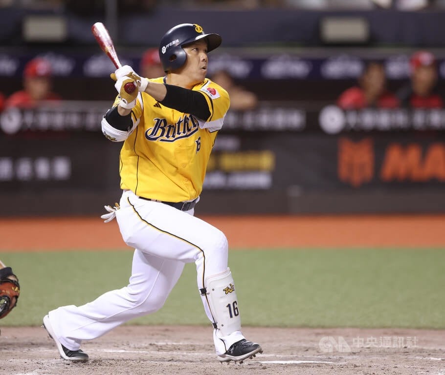 Record-high crowd attends Chou Szu-chi farewell game at Taipei Dome