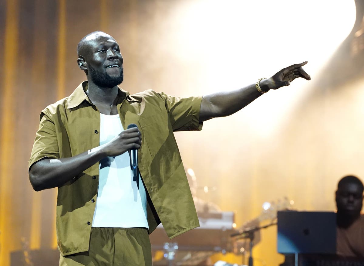 Stormzy accused by off-duty police officer of using phone at wheel of Rolls Royce 