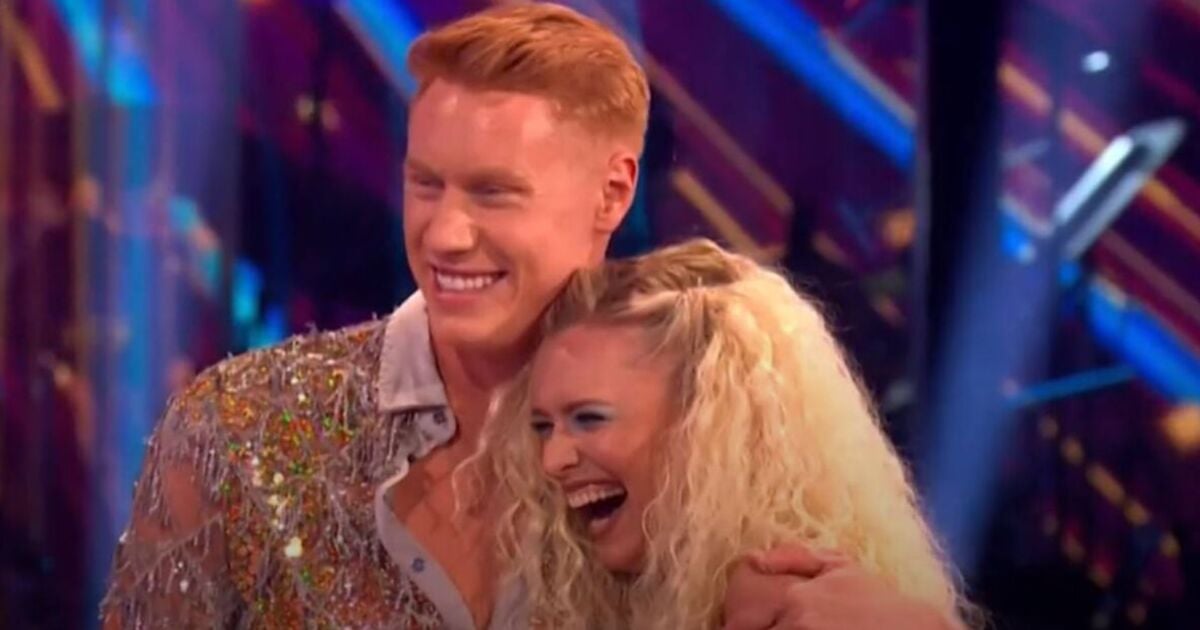 Strictly Come Dancing pro's wardrobe mishap during Tom Dean's Cha Cha routine