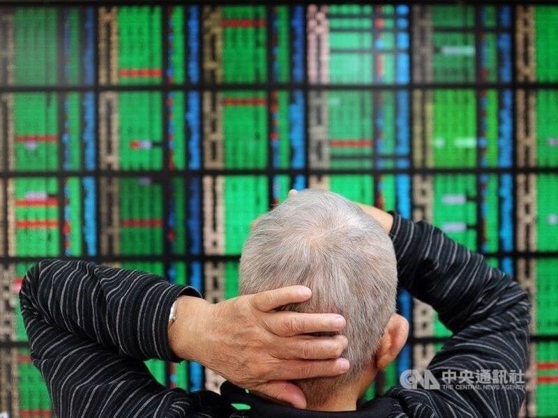 Taiwan shares close down 2.62%