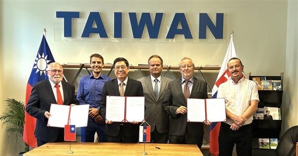 Taiwan, Slovakia sign automotive technology development agreement