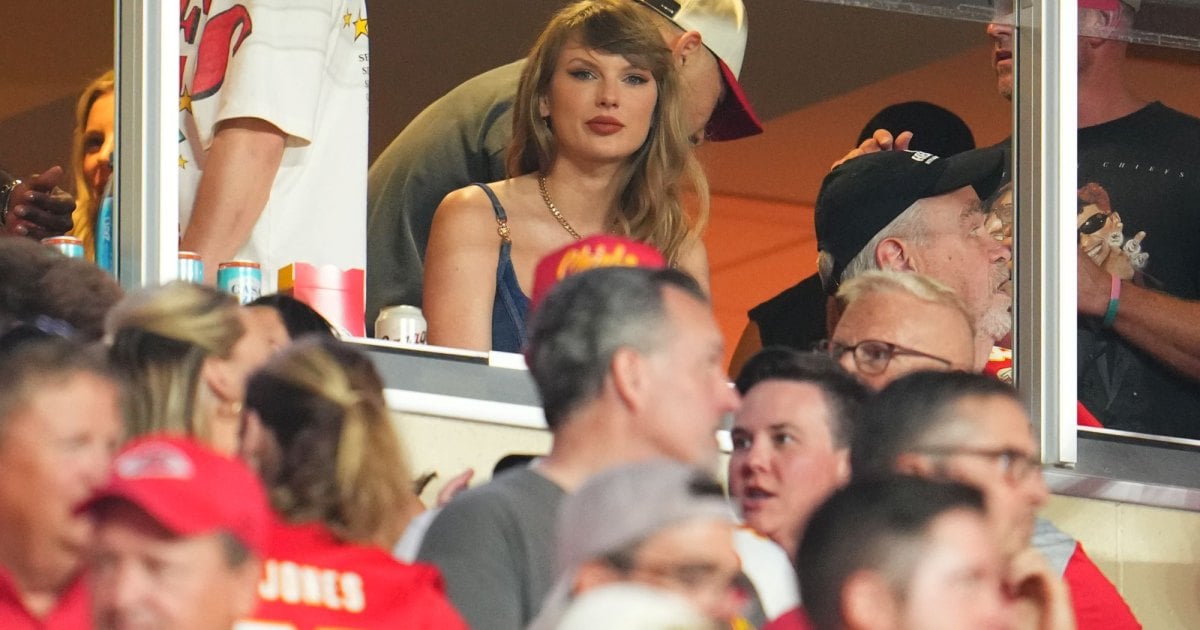 Taylor Swift Settles Into Suite After Chiefs Game Delayed by Thunderstorm