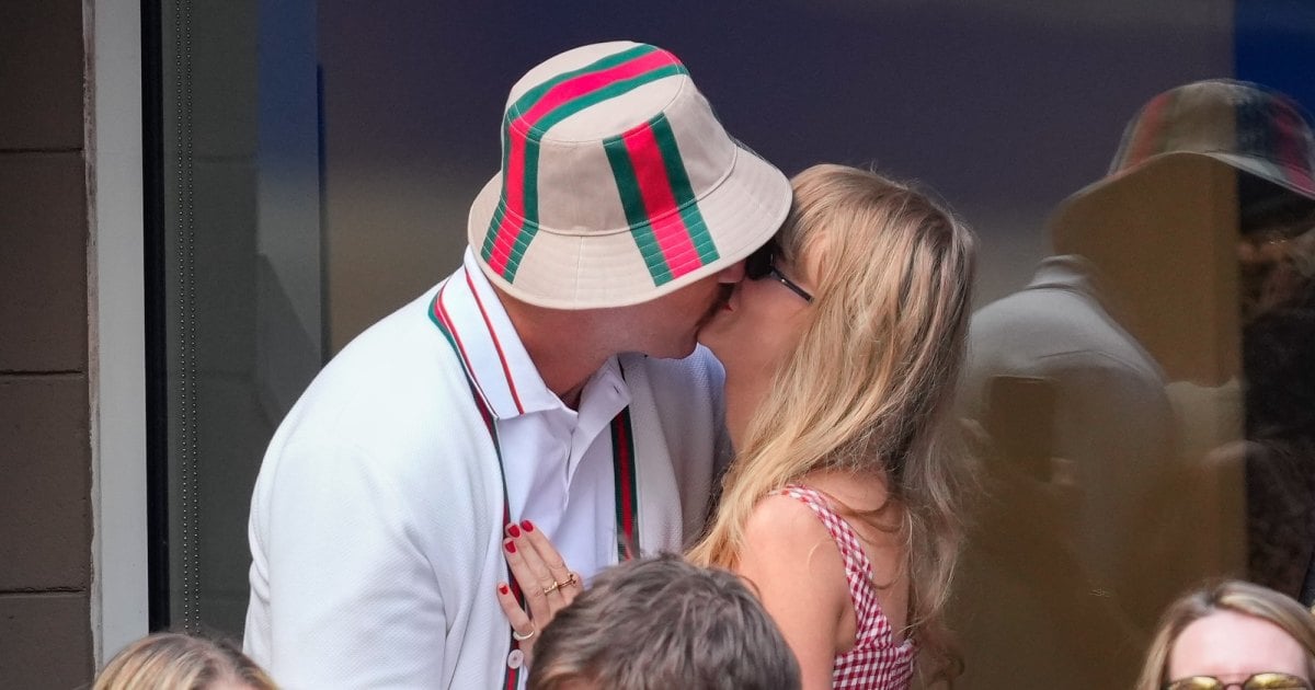 Taylor Swift, Travis Kelce Pack on PDA and Sing Together at US Open