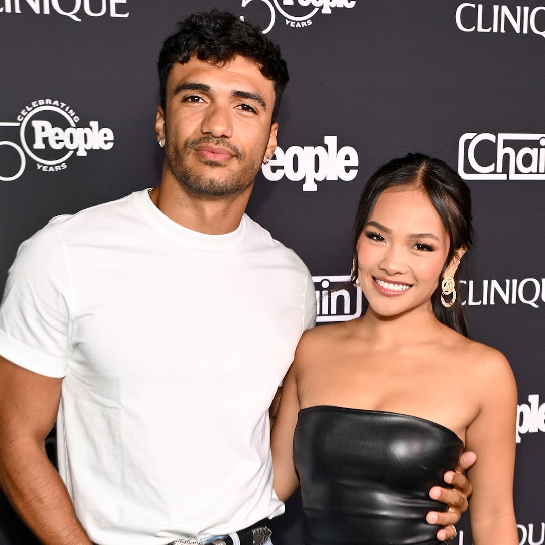  The Bachelorette's Jenn Tran & Jonathon Johnson Step Out Amid Rumors 