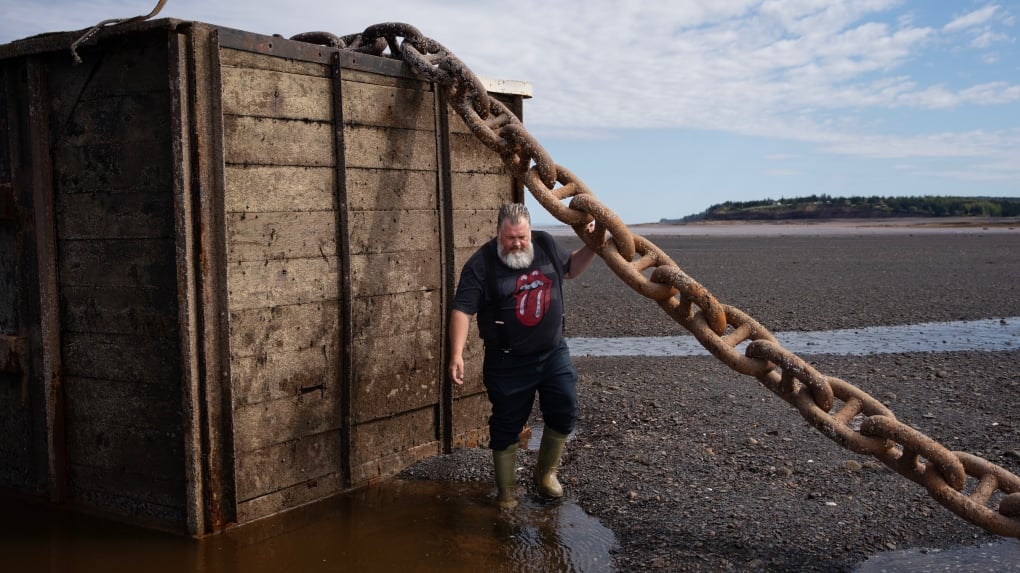 Tidal power junk: N.S. village wants huge, abandoned moorings moved from fishing area