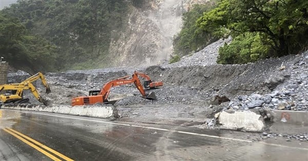 Traffic partially resumes on Hualien railway