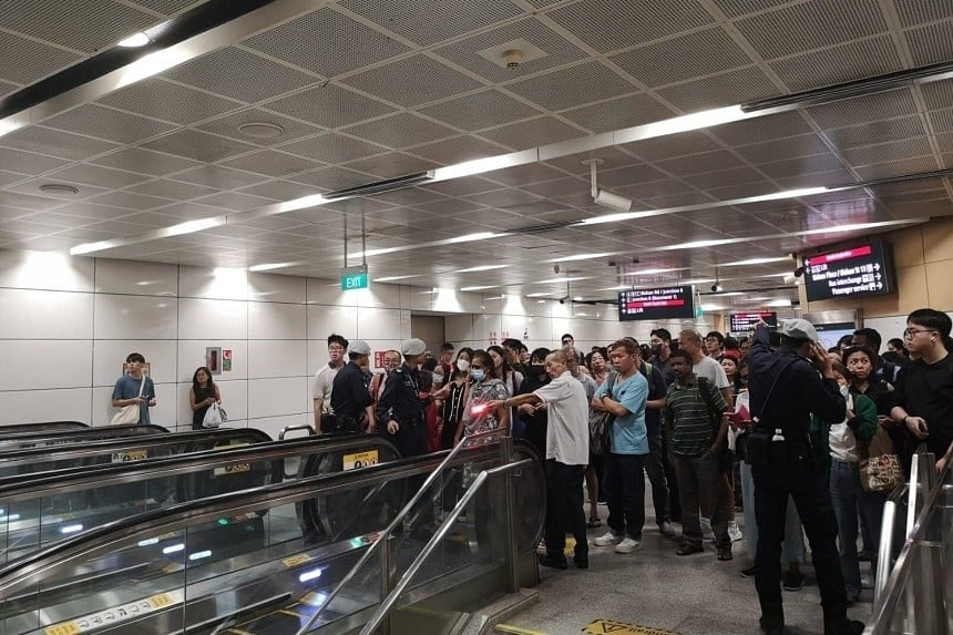 Train service resumes on Circle Line after power fault causes delay