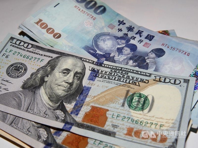 U.S. dollar closes lower on Taipei forex market