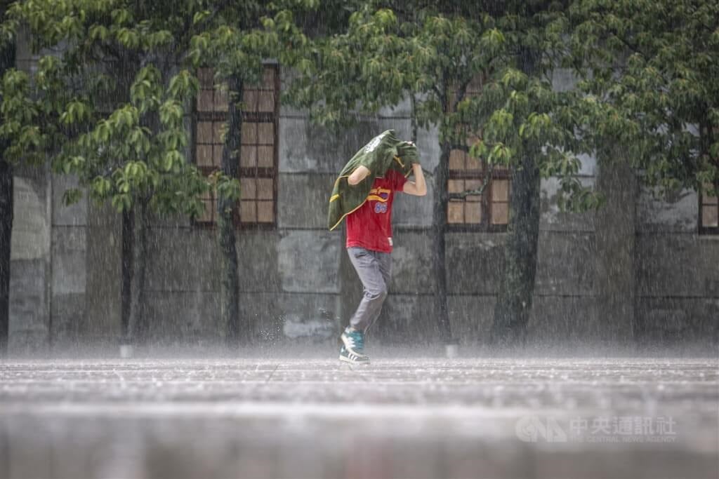 Wet, slightly cooler weather forecast for Taiwan next week