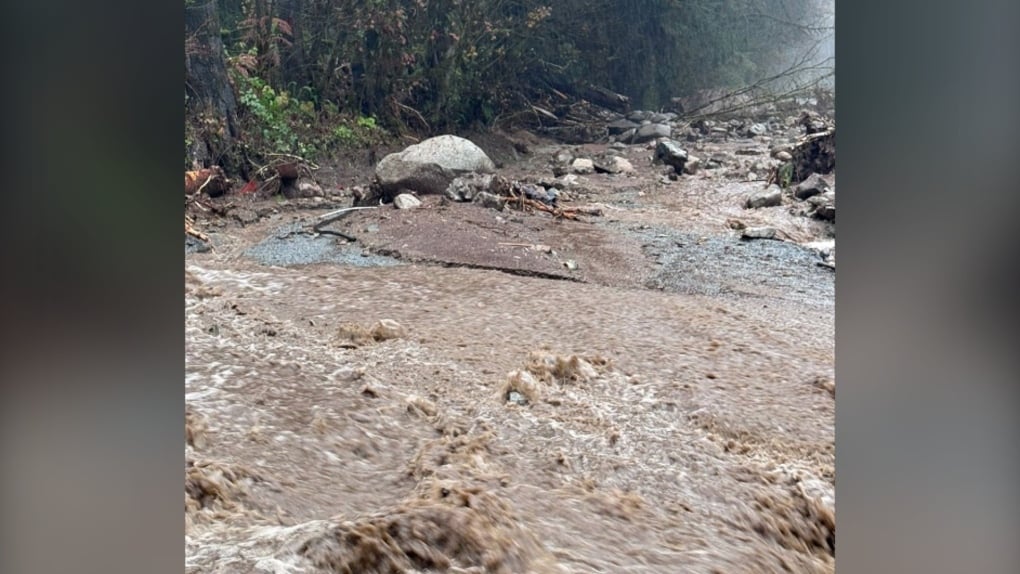 1 missing after Metro Vancouver home destroyed by mudslide