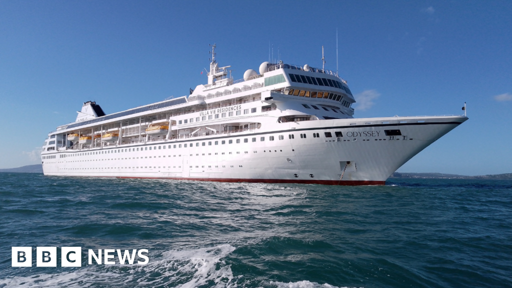 Passengers 'confident' stranded cruise ship will depart