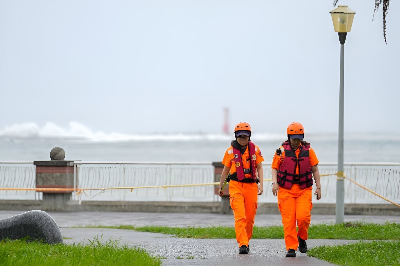 Thousands evacuated as Super Typhoon Krathon approaches Taiwan