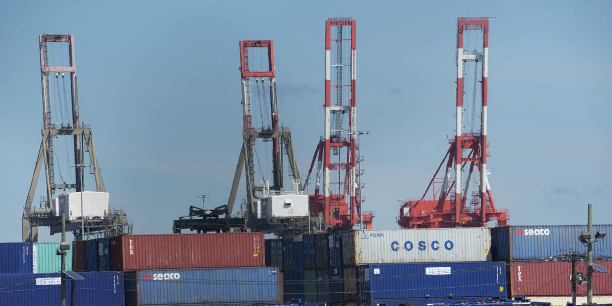 Dockworkers on the East and Gulf Coasts have agreed to suspend the strike after reaching a deal for better pay