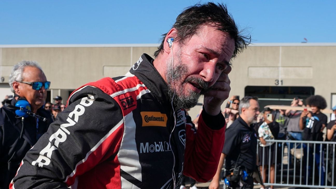 'Matrix' star Reeves spins car in racing debut