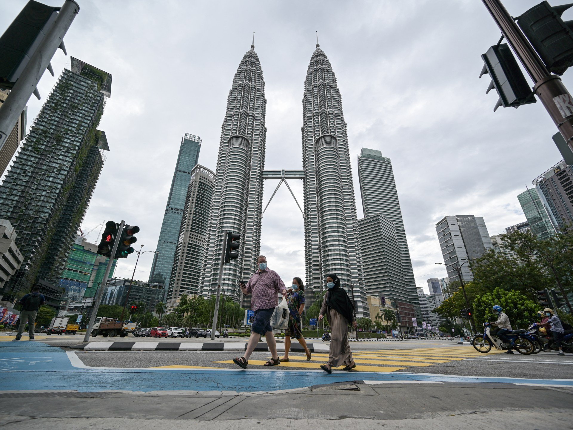 Malaysia could reach high-income status by 2028, World Bank says