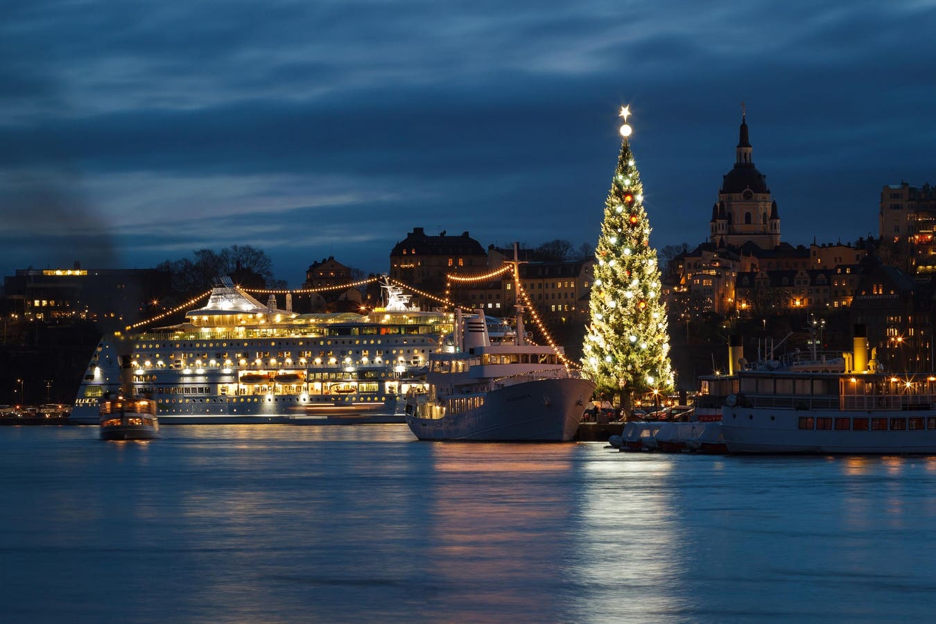 The 8 Best Christmas Market Cruises To Book In 2024