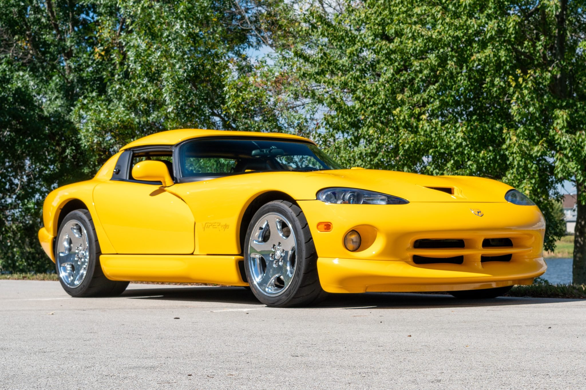 8k-Mile 2002 Dodge Viper RT/10