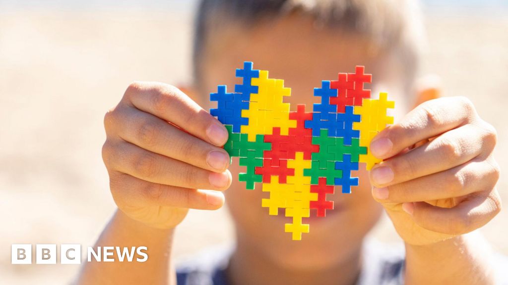 Families 'left in lurch' on child autism diagnoses