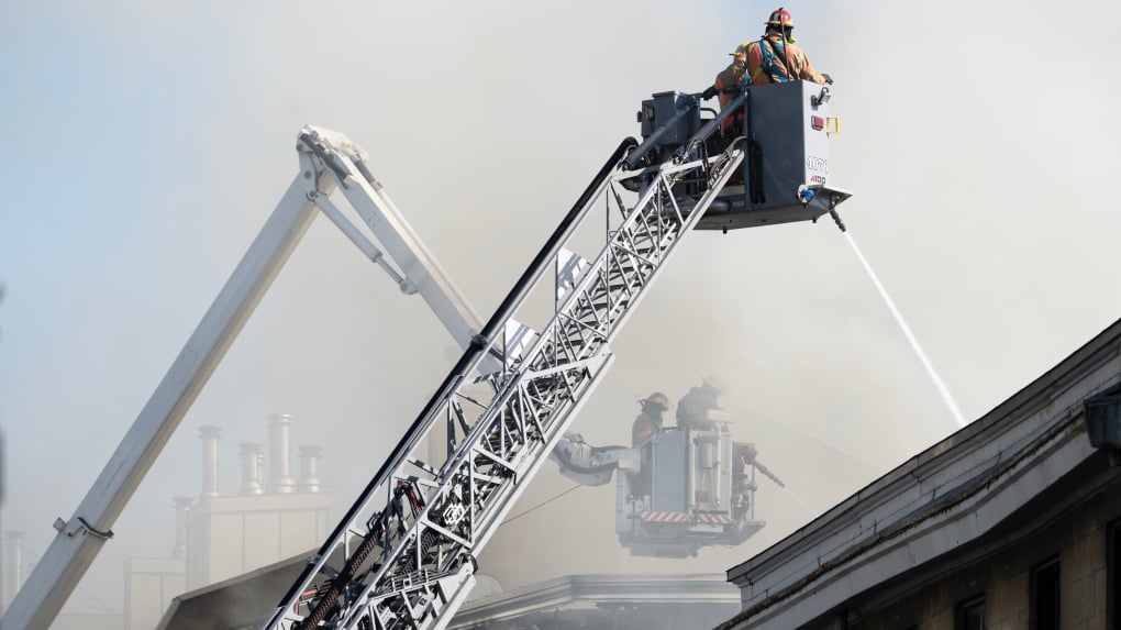 2 dead after fire rips through historic building in Old Montreal