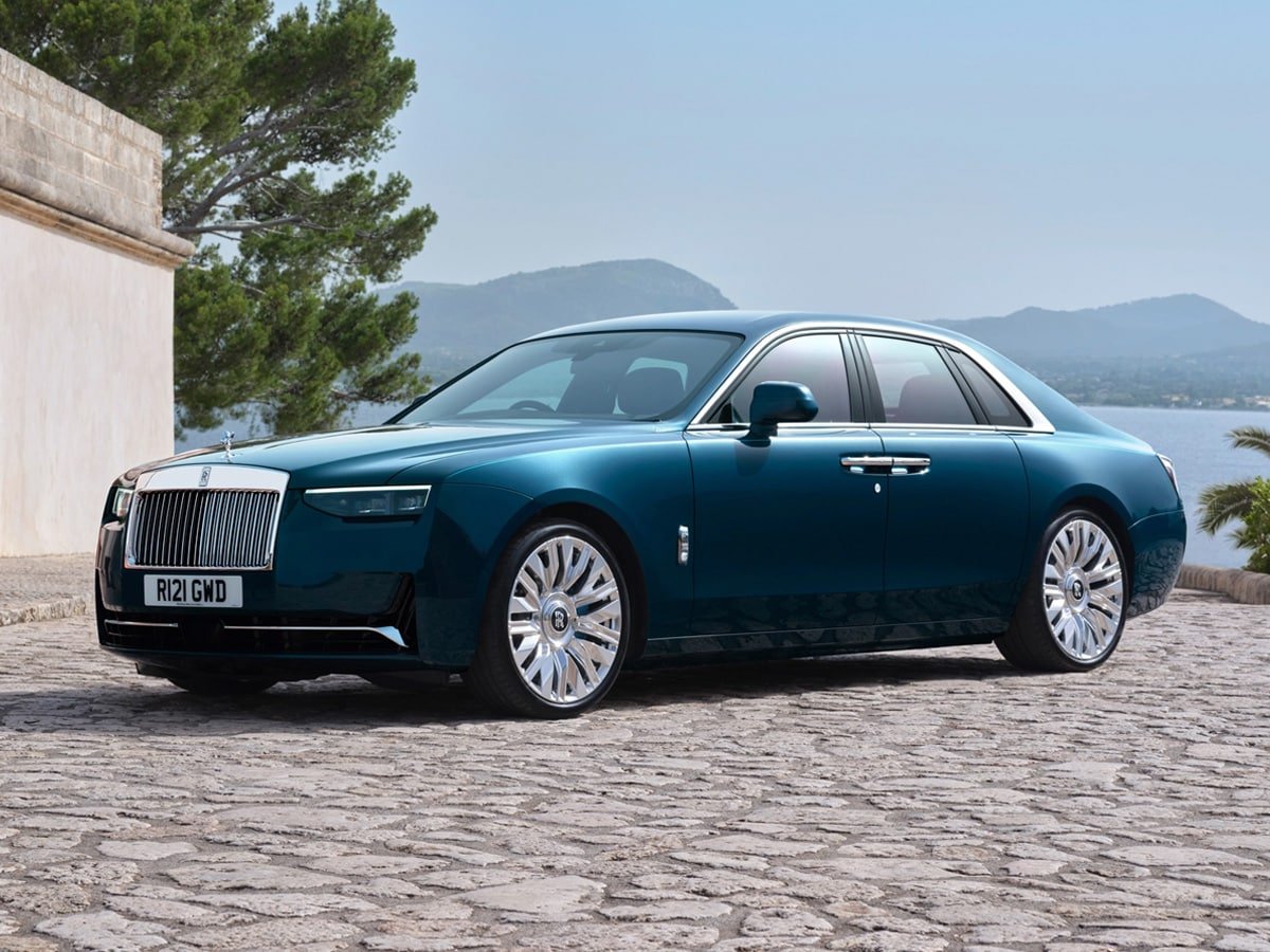 2025 Rolls-Royce Ghost Series II is Still a Stately V12-Powered Land Yacht