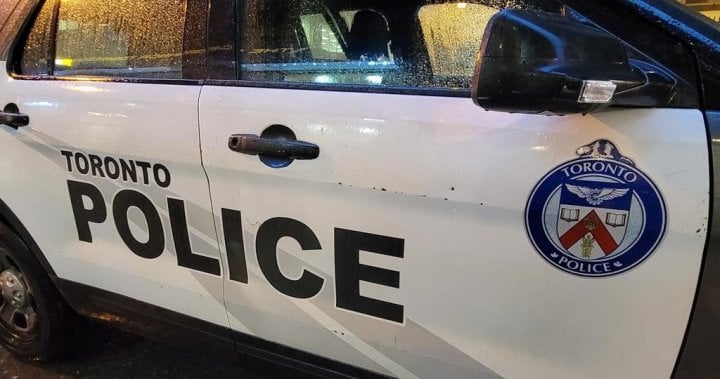 3 police officers hurt during 2 suspected auto thefts in Toronto