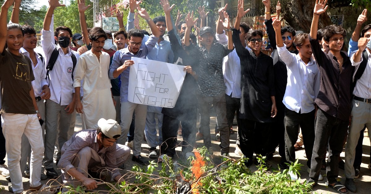 Pakistani Police Fire Tear Gas at Protesting Students as Anger Spreads Over Alleged On-Campus Rape