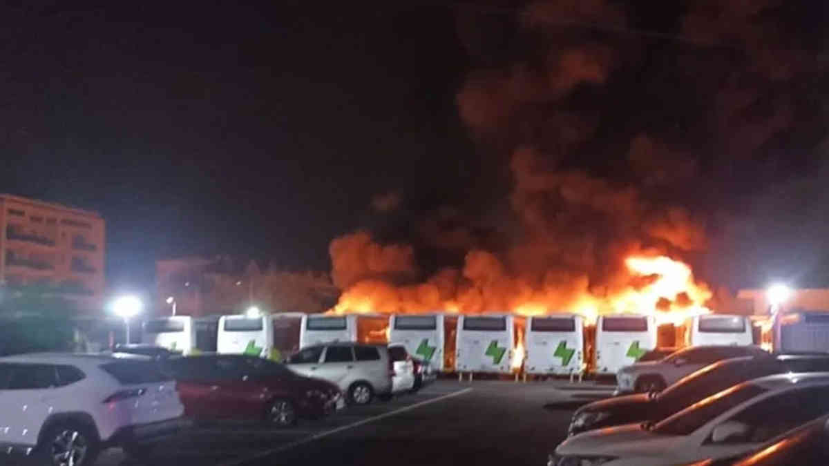 9 electric buses destroyed by suspected lithium battery fire in Taichung City