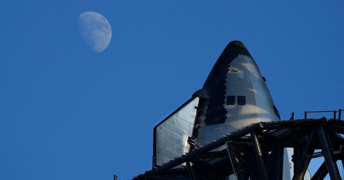 SpaceX Launches Its Mega Starship Rocket. This Time, Mechanical Arms Catch It at Landing